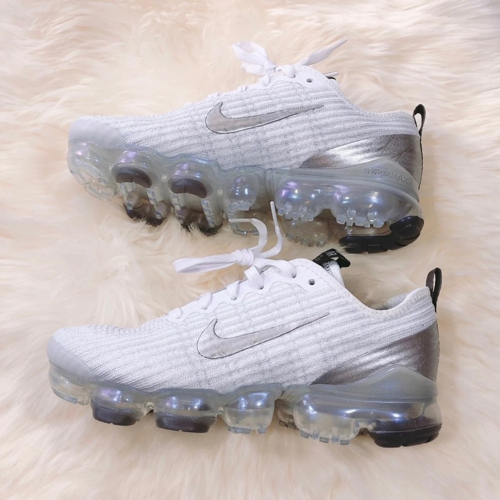 vapormax flyknit 3, wmn sz 7.5 or 6Y